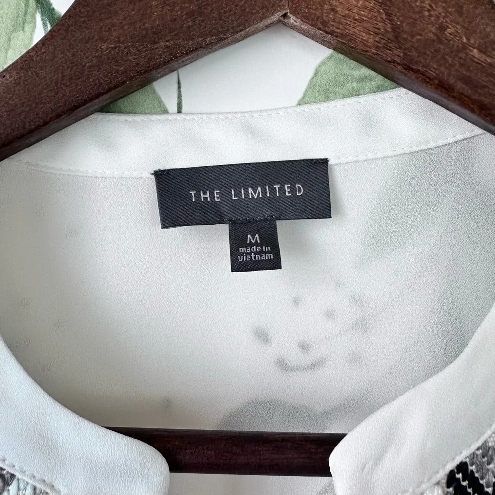 The Limited Lace Up Front Tie Blouse. White. Size M. - Picture 2 of 8